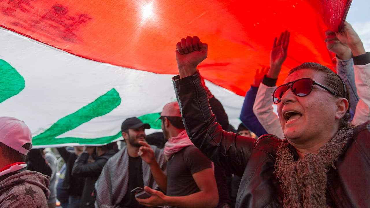 Photo of protesters in Iraq