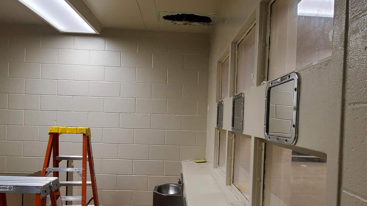 Photo of the hole that Santos Fonseca and Jonathan Salazar escaped through