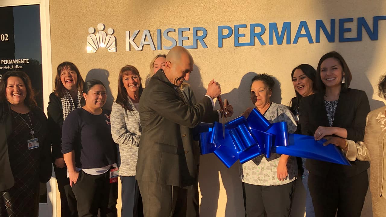 Phot of Dr. Shahzad Jahromi cutting the ribbon on a new building