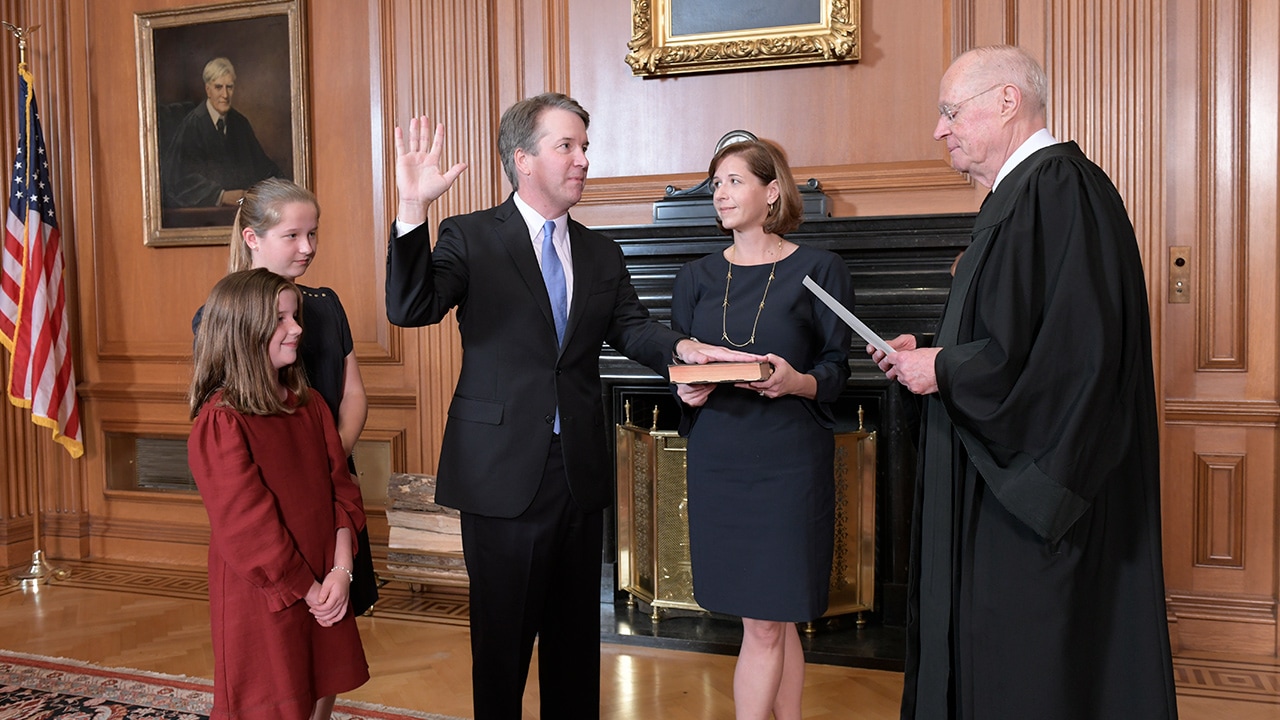 Photo Brett Kavanaugh being sworn onto the Supreme Court 