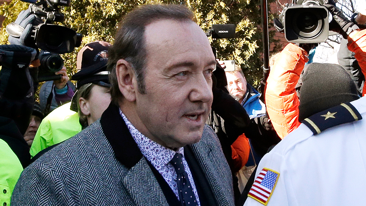 Photo of Kevin Spacey outside of court