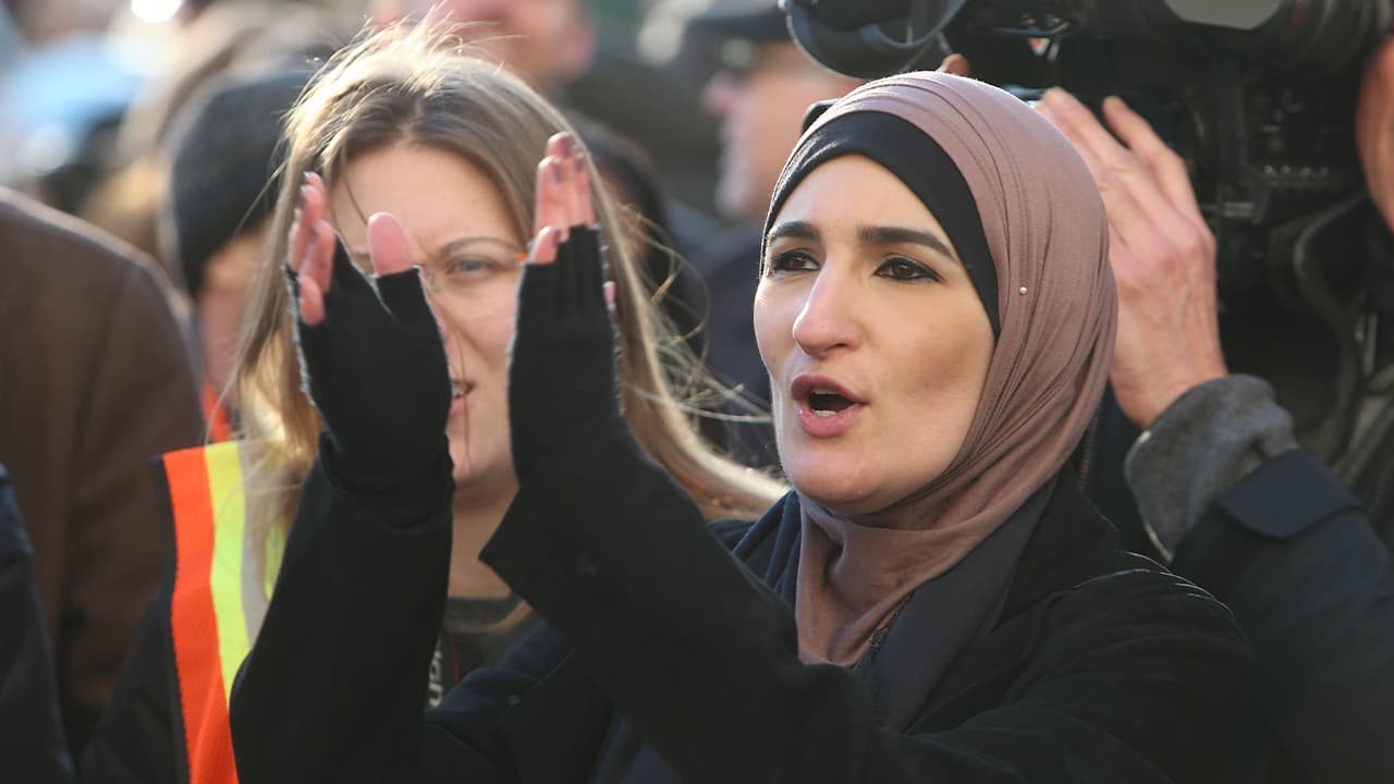 Photo of Linda Sarsour