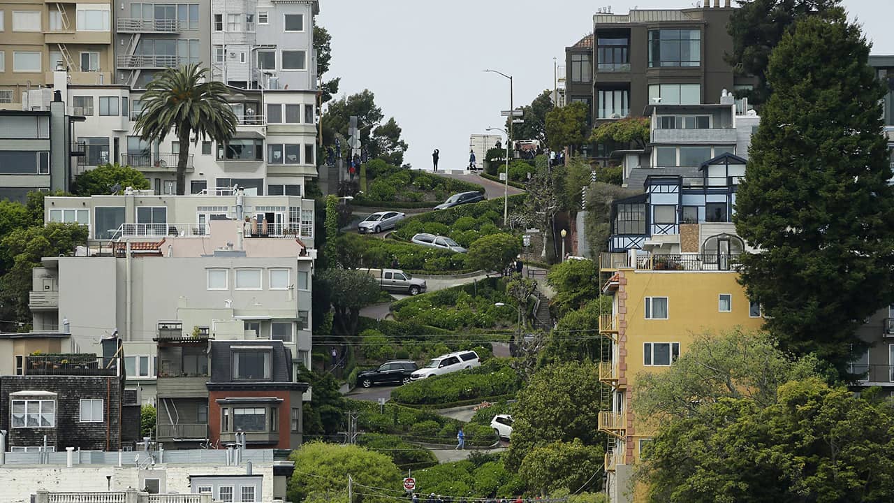 Photo of Lombard Street in San Francisco, CA
