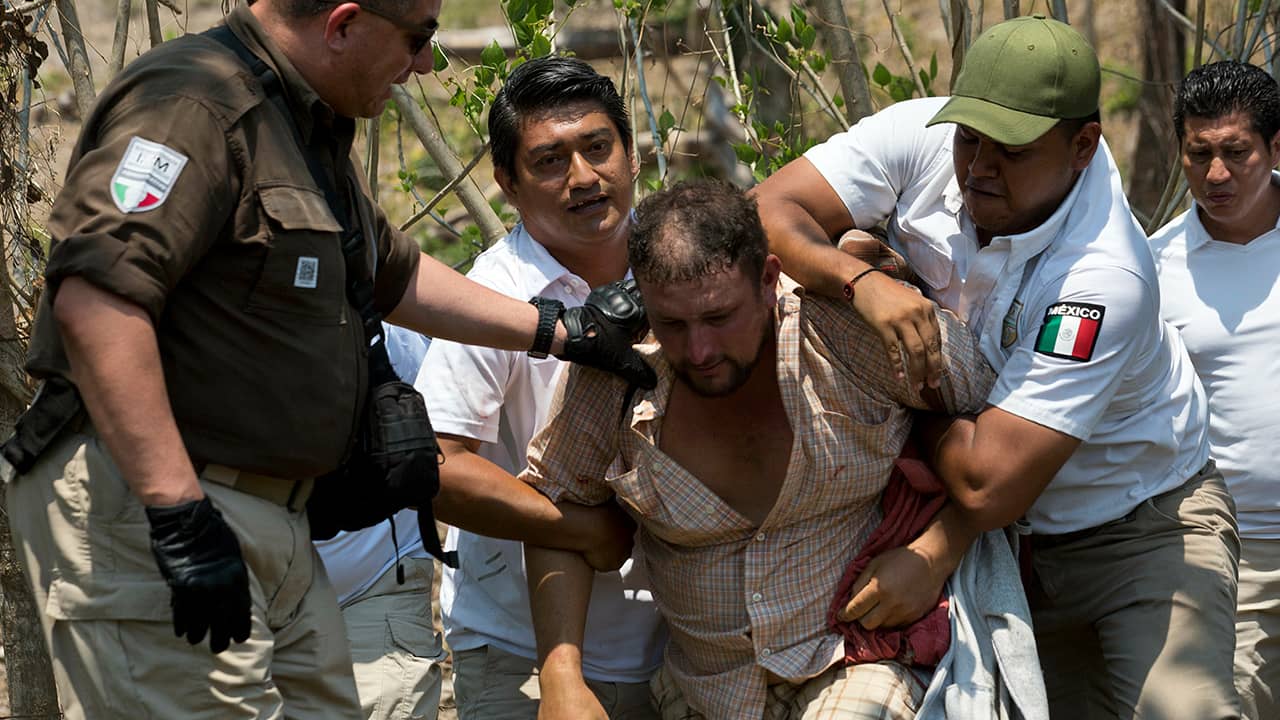Photo of a Central American migrant being detained by Mexican immigration agents in Mexico