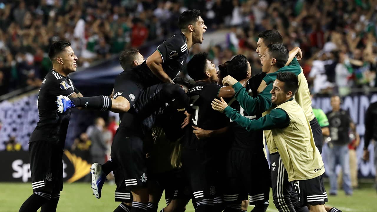Photo of Mexico men's soccer team celebrating