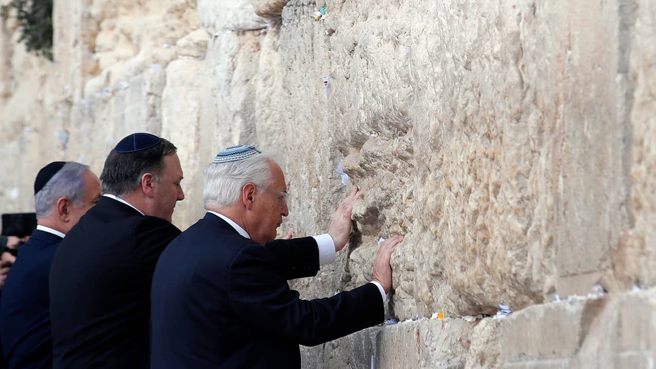 Photo of Mike Pompeo and Israeli Prime Minister Benjamin Netanyahu