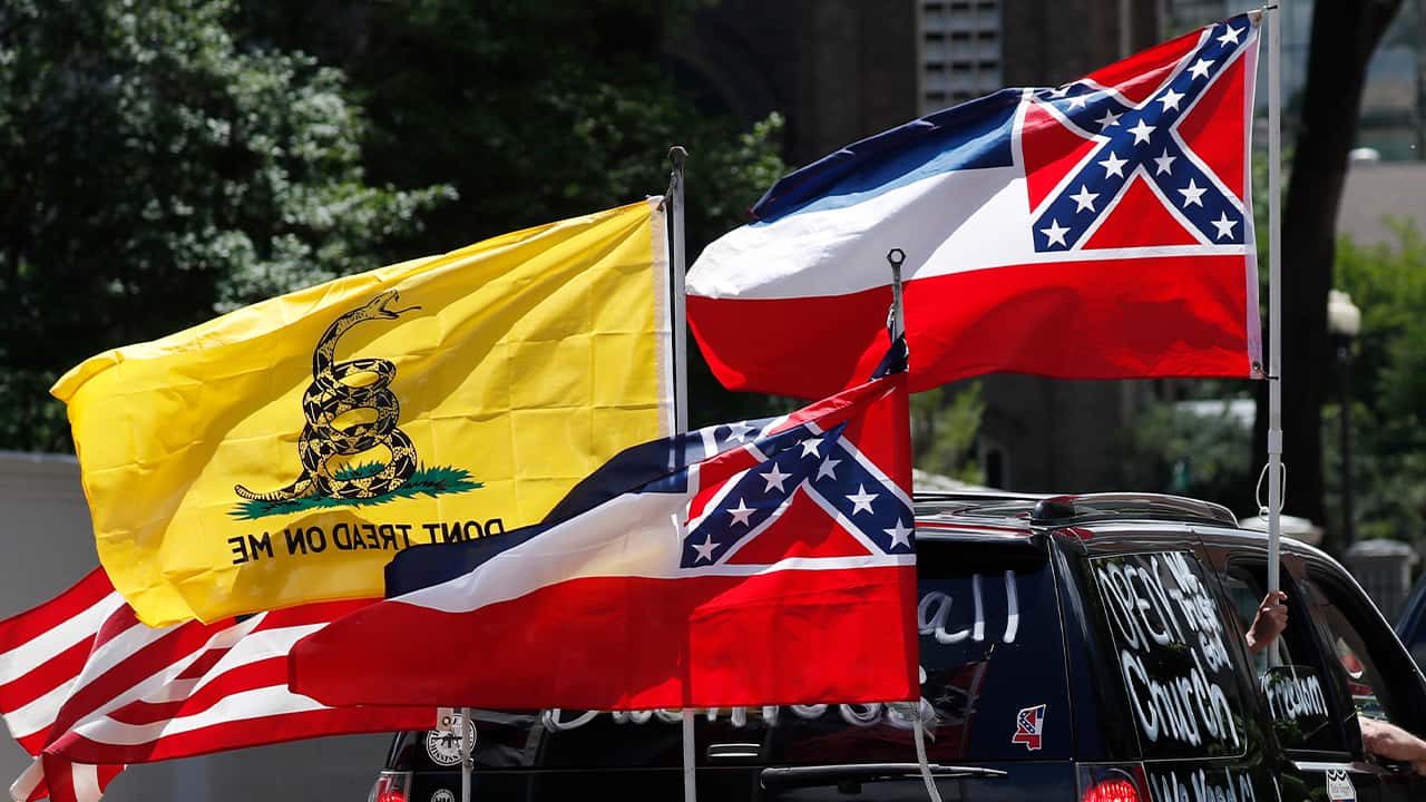 Photo of Mississippi flags