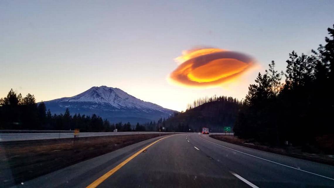 Photo of a lenticular cloud near Mt. Shasta that looks like a flying saucer
