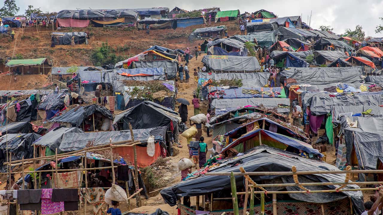 Photo of tents covering a hillock at a refugee camp 
