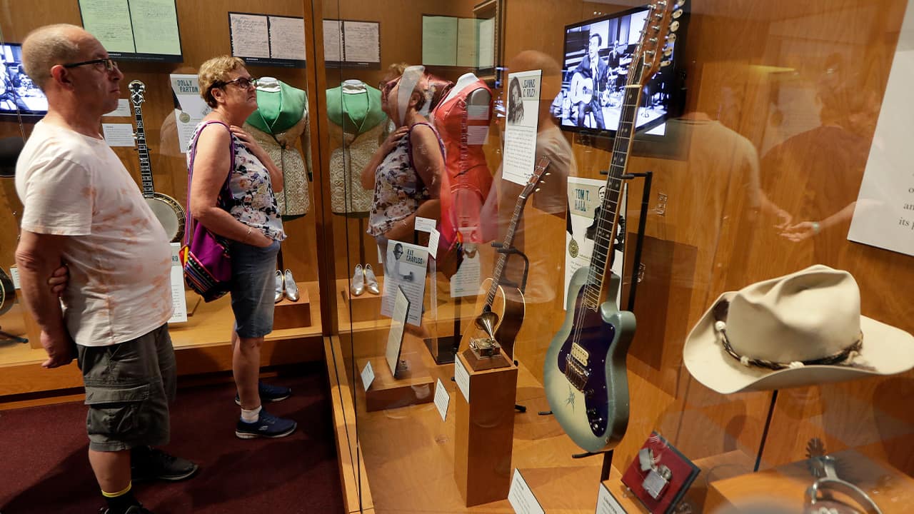 Photo of visitors to the Country Music Hall of Fame and Museum in Nashville, Tenn.