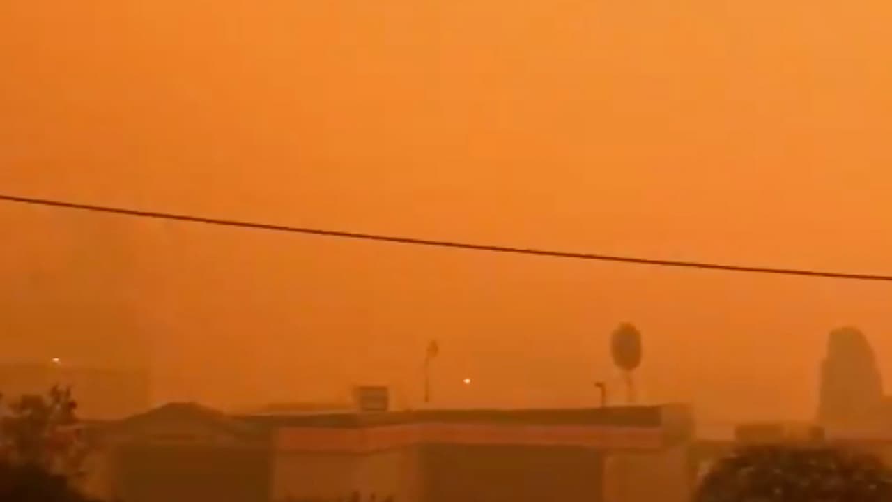 Photo of smoke from wildfires in Batehaven, near Batemans Bay, New South Wales, Australia