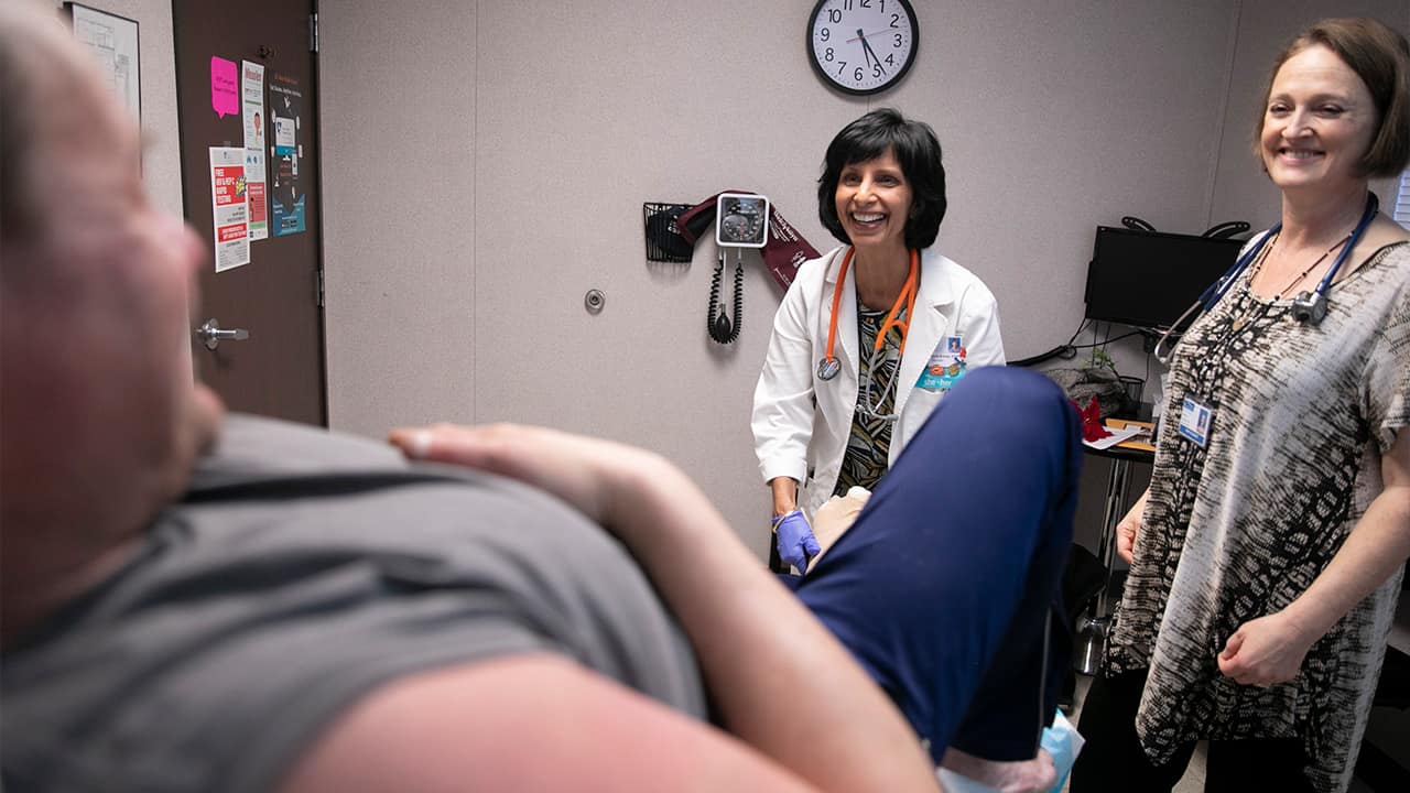 Photo of a nurse practitioner and a nurse practitioner student during an office visit