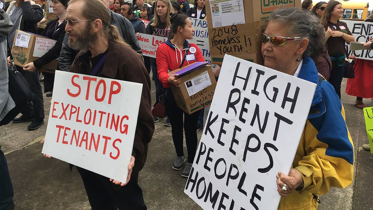 Photo of protesters in Oregon