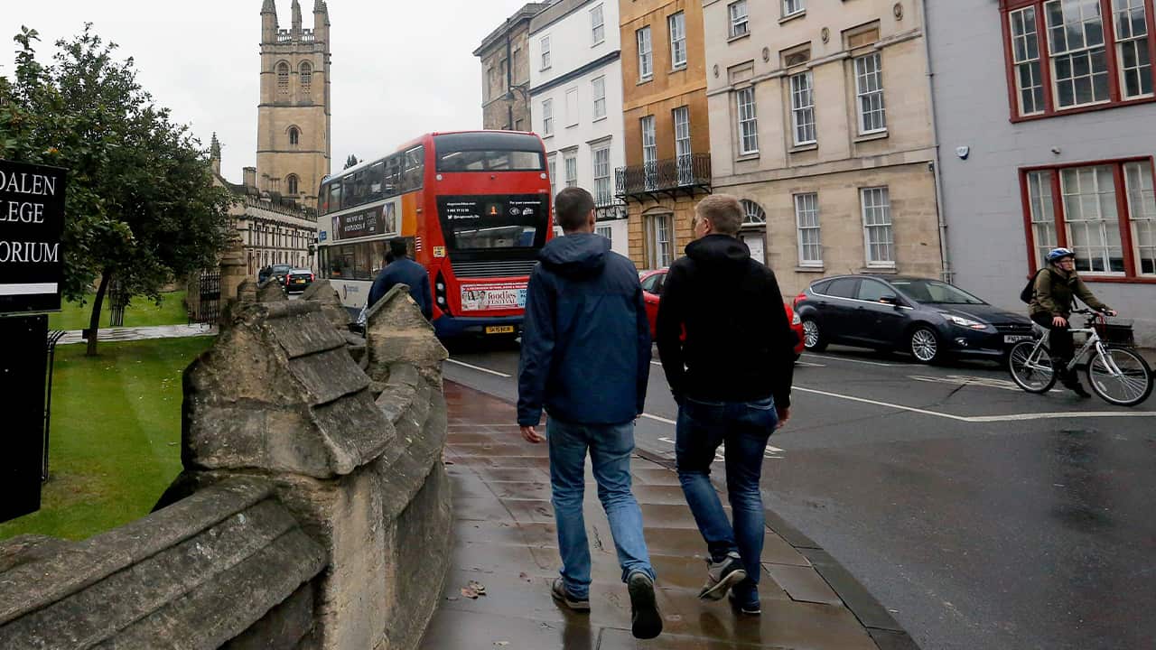 Photo of people walking around Oxford University 