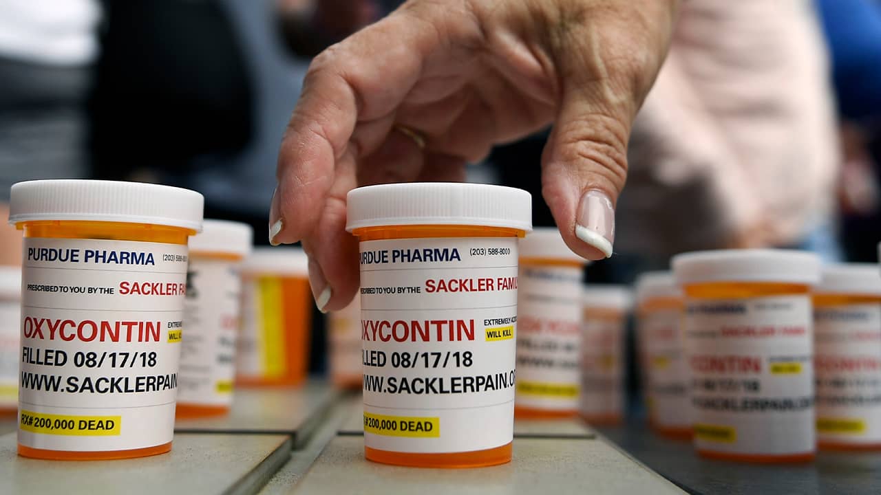 Photo of OxyContin pill bottles 