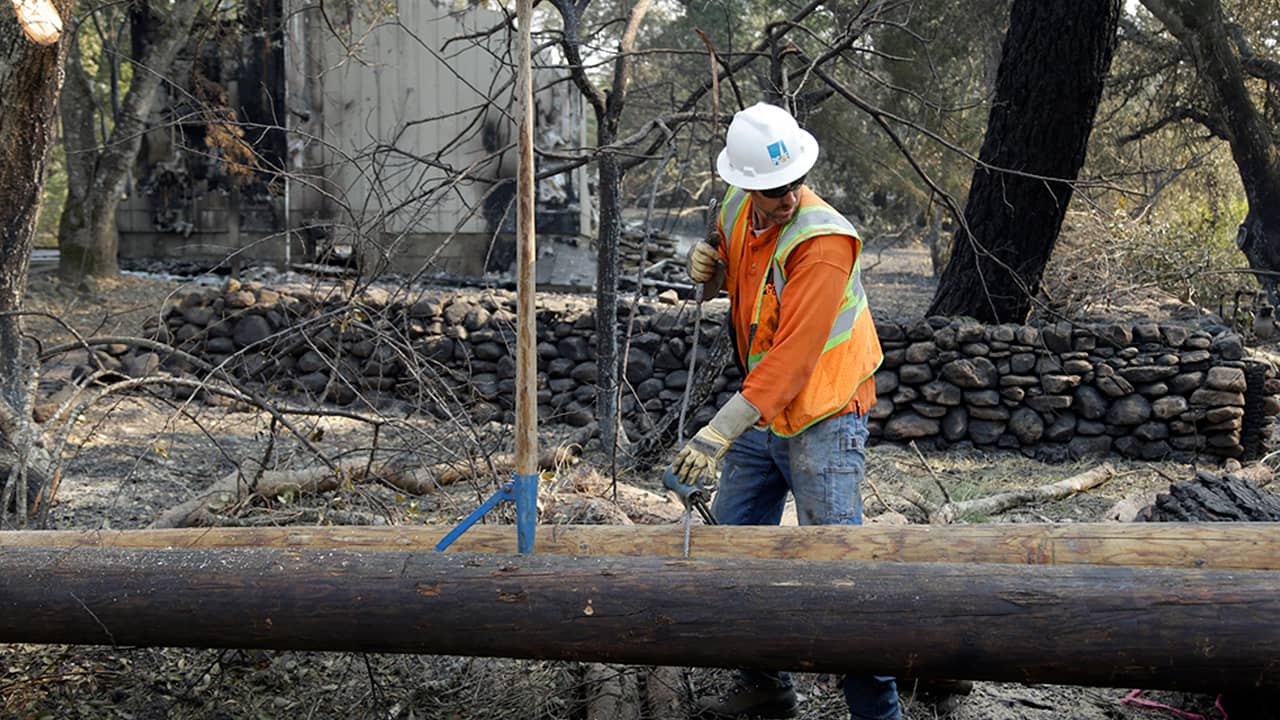 Photo of a Pacific Gas & Electric worker