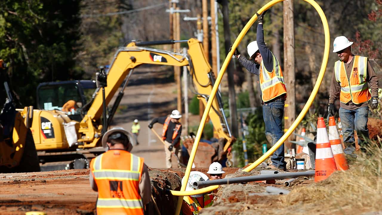 Photo of PG&E workers burrying utility lines