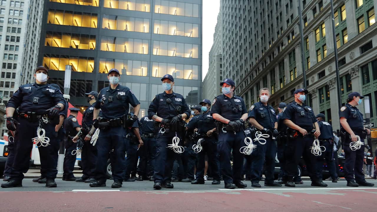 Photo of police officers