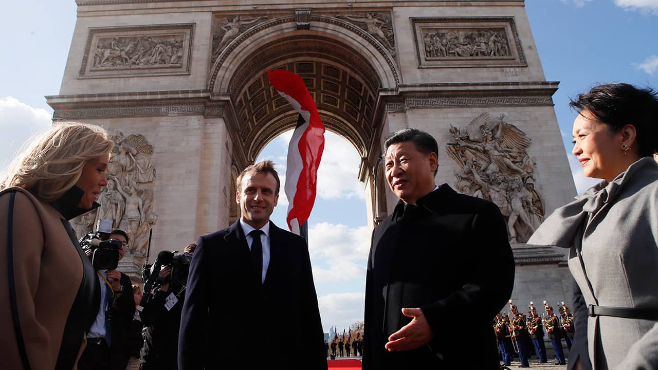 Photo of French Emmanuel Macron and Chinese President Xi Jinping
