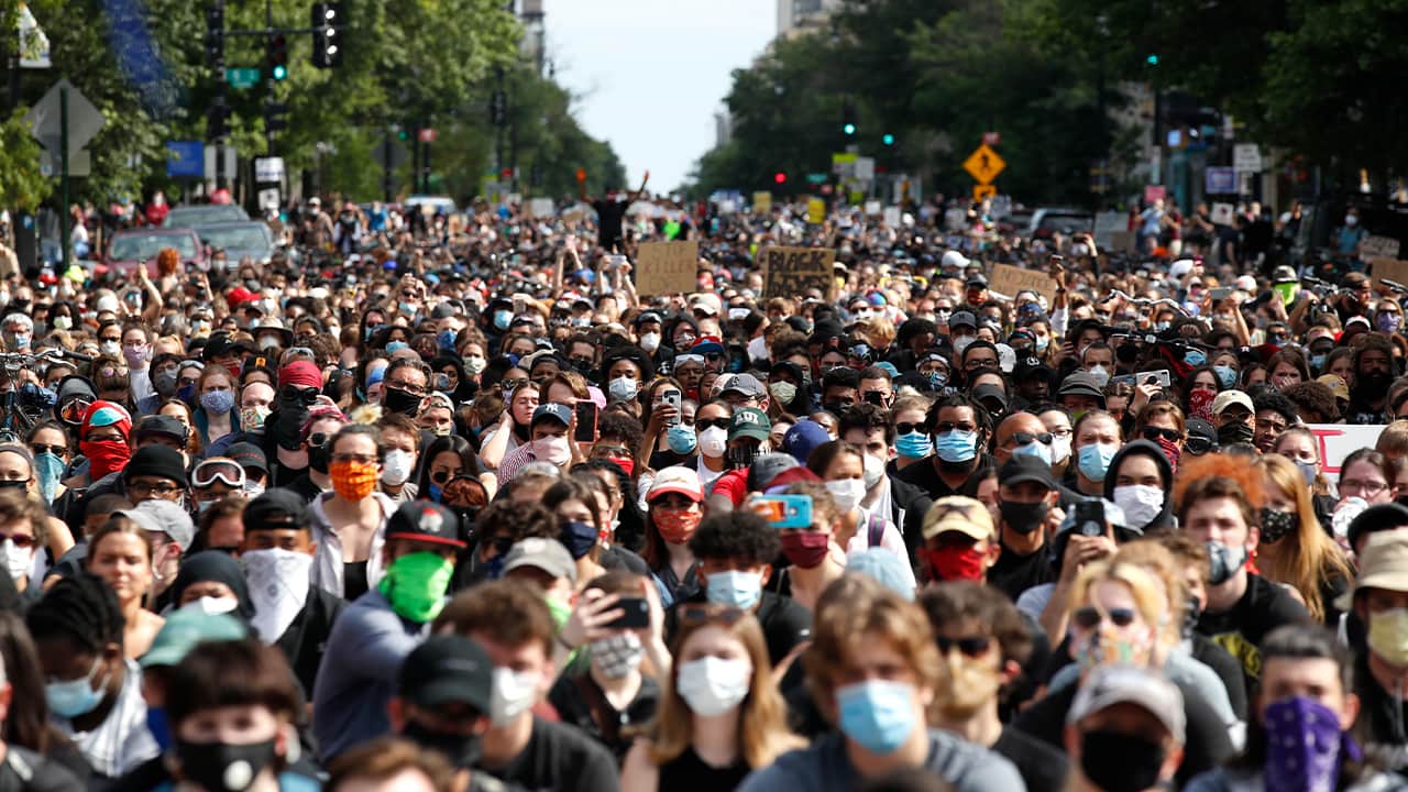 Photo fo a crowd of protesters 