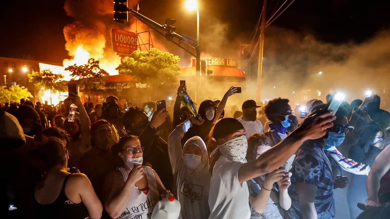 protests-fire-2