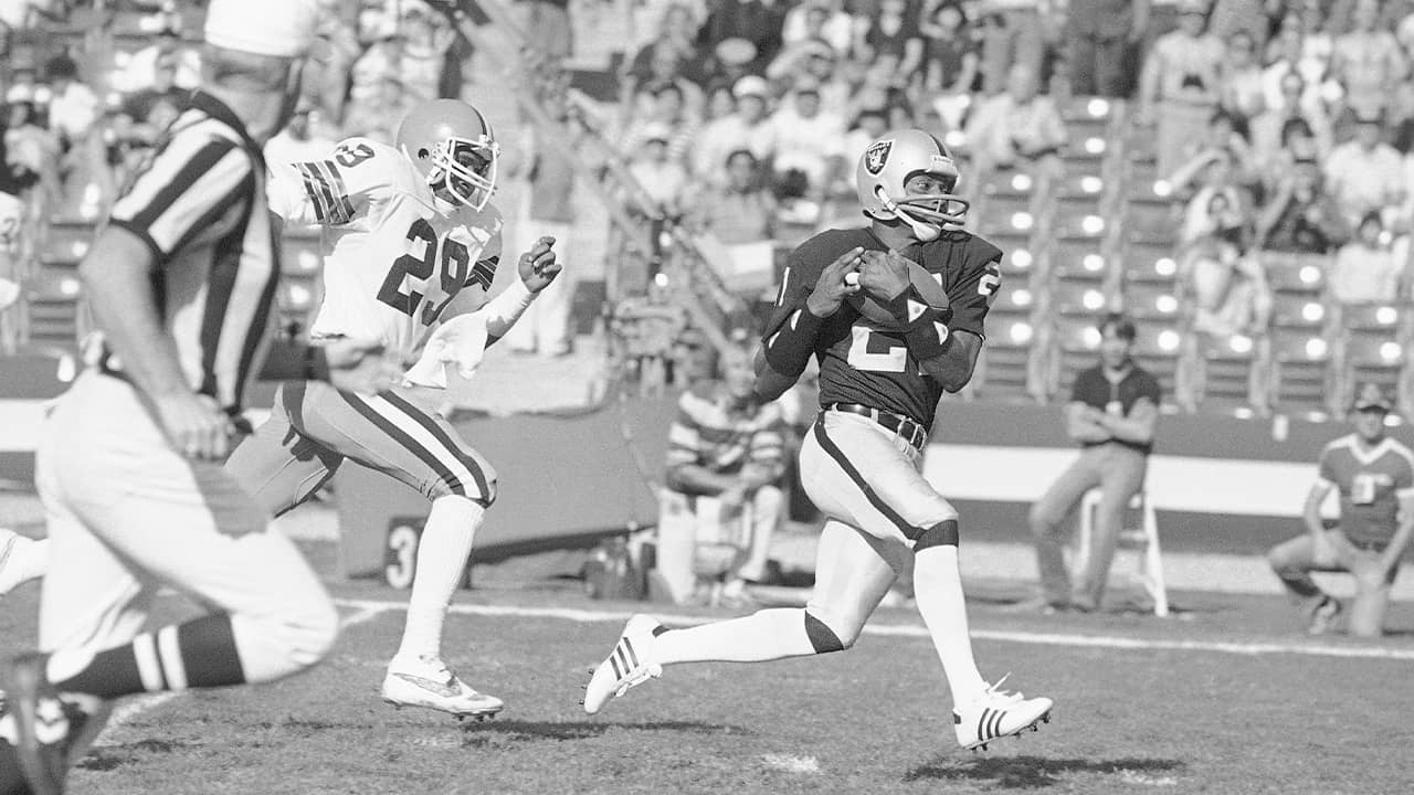 Photo of Cliff Branch running for a touchdown