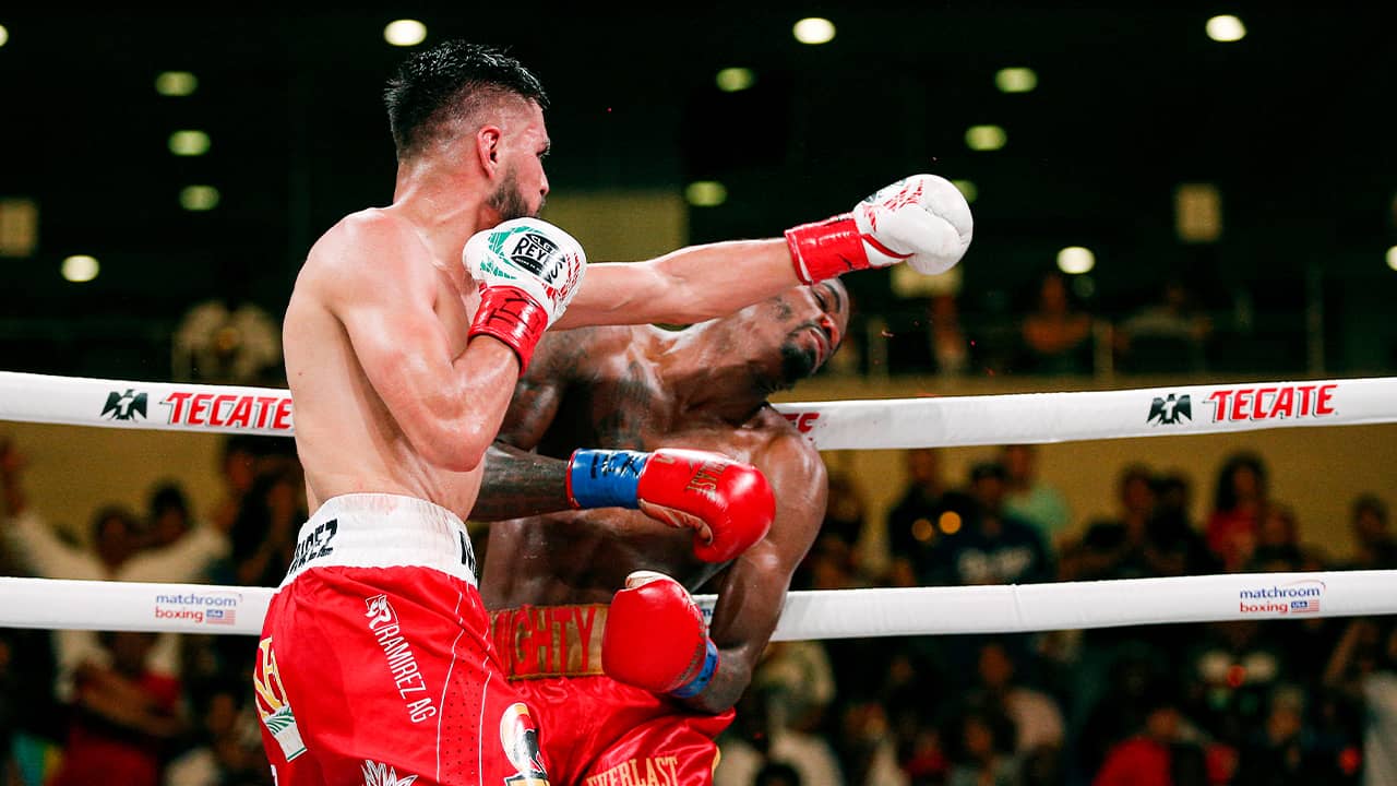 Photo of Jose Ramirez's bout-deciding left hook against Maurice Hooker