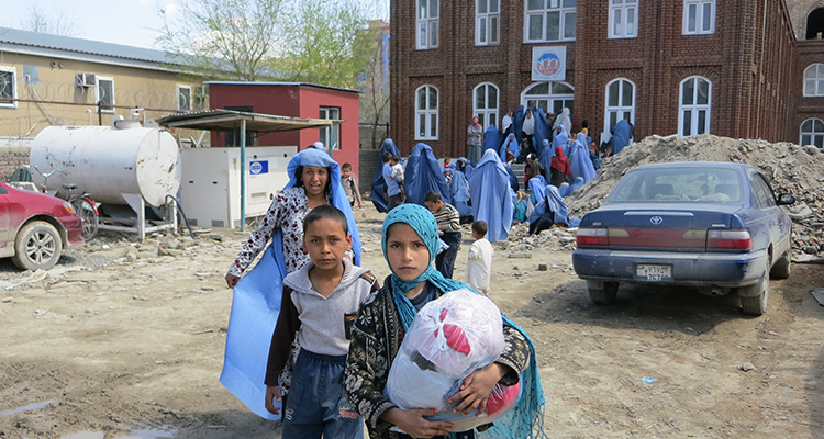 Aid distribution at Aschiana Clinic in Afghanistan