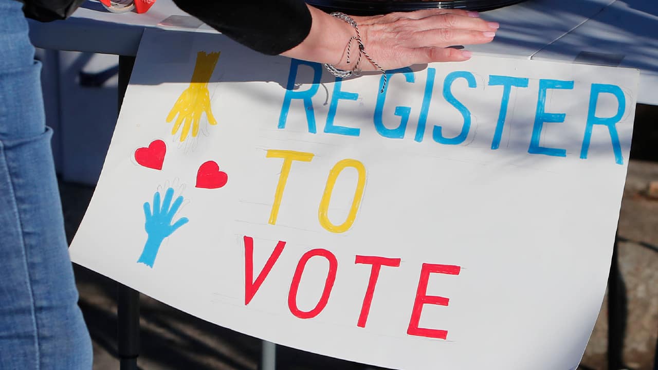 Photo of a Register to Vote sign