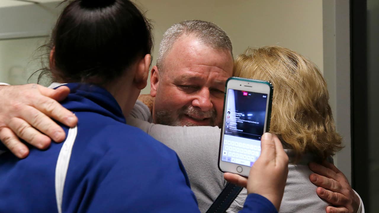 Photo of Ricky Davis hugging his mother