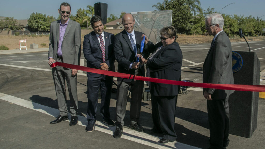 Photo of Veterans Boulevard ribbon cutting