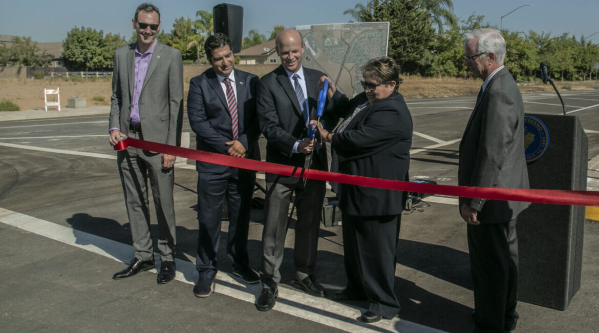 Photo of Veterans Boulevard ribbon cutting
