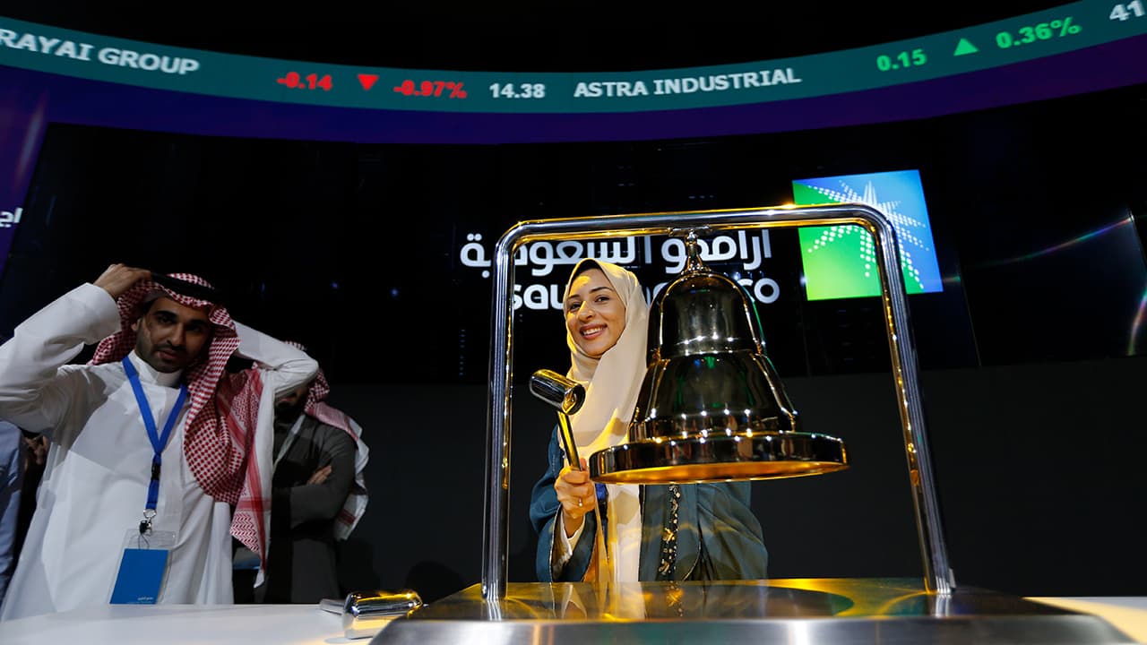 Photo of Sukaynah Al Oqaili ringing the stock bell