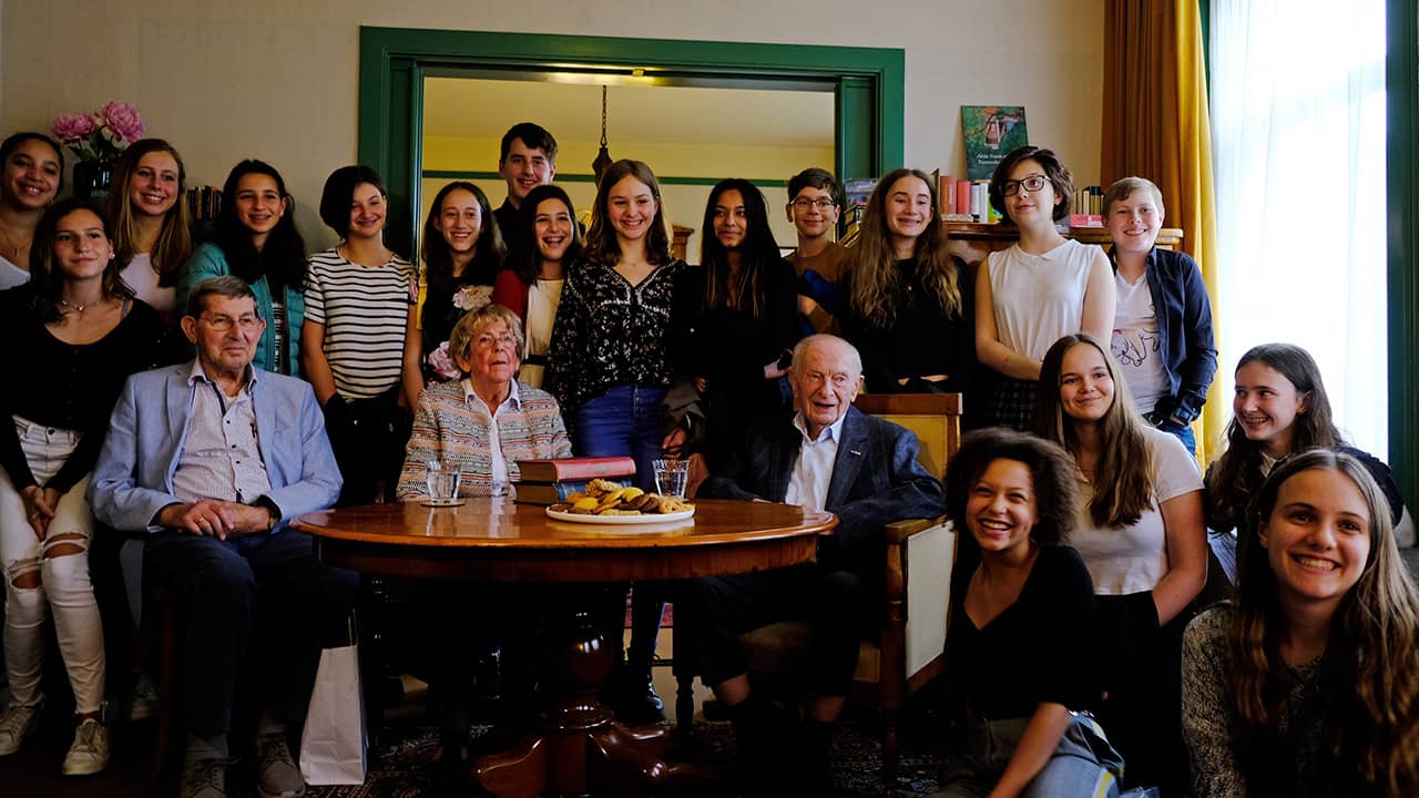 Photo of school friends of Anne Frank and students from the International School of Amsterdam 