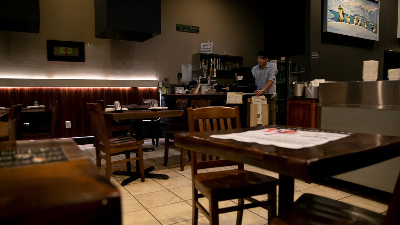 Photo of an Oakland restaurant's dining room