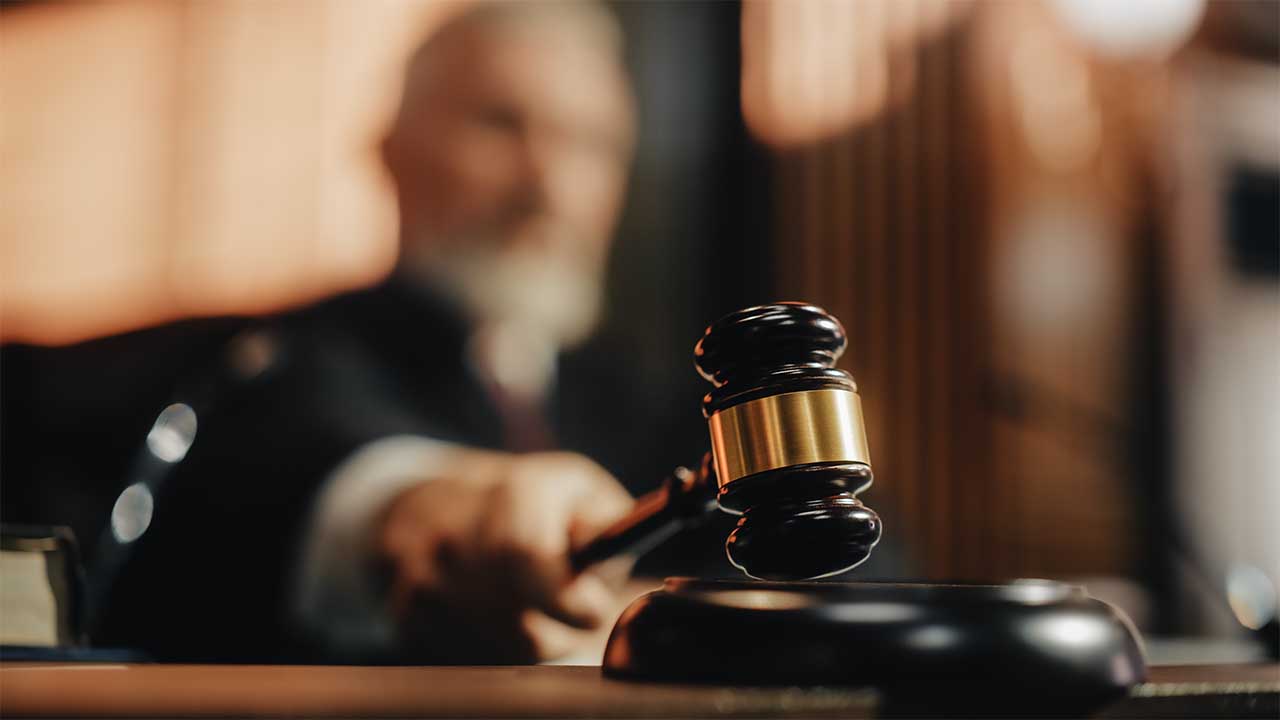 Image of a judge banging his gavel in court