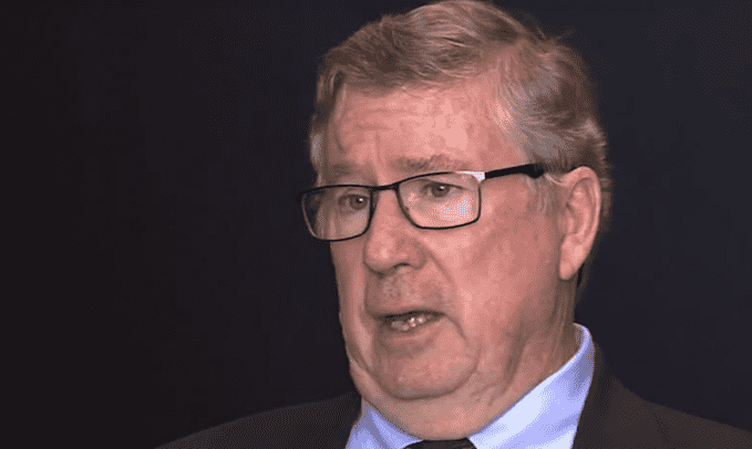 Portrait of former LA Times sports columnist TJ Simers