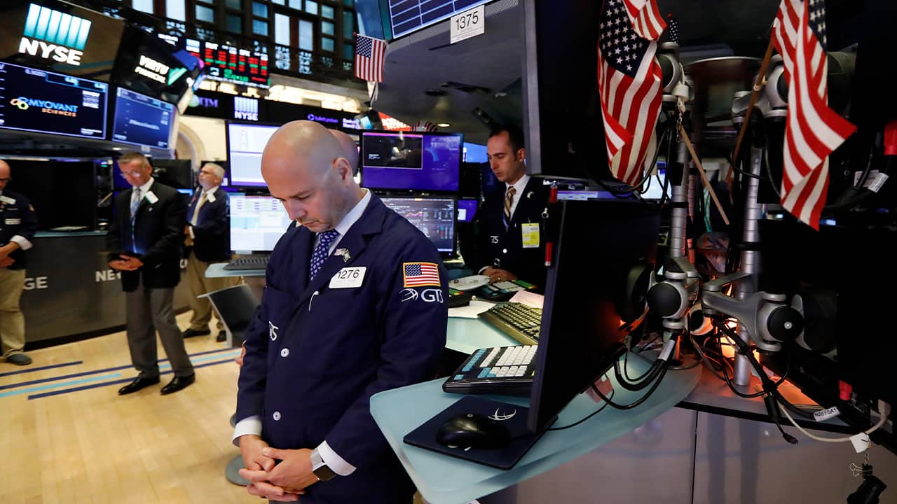 Photo of NYSE traders taking a moment of silence for the weekend's mass shootings 