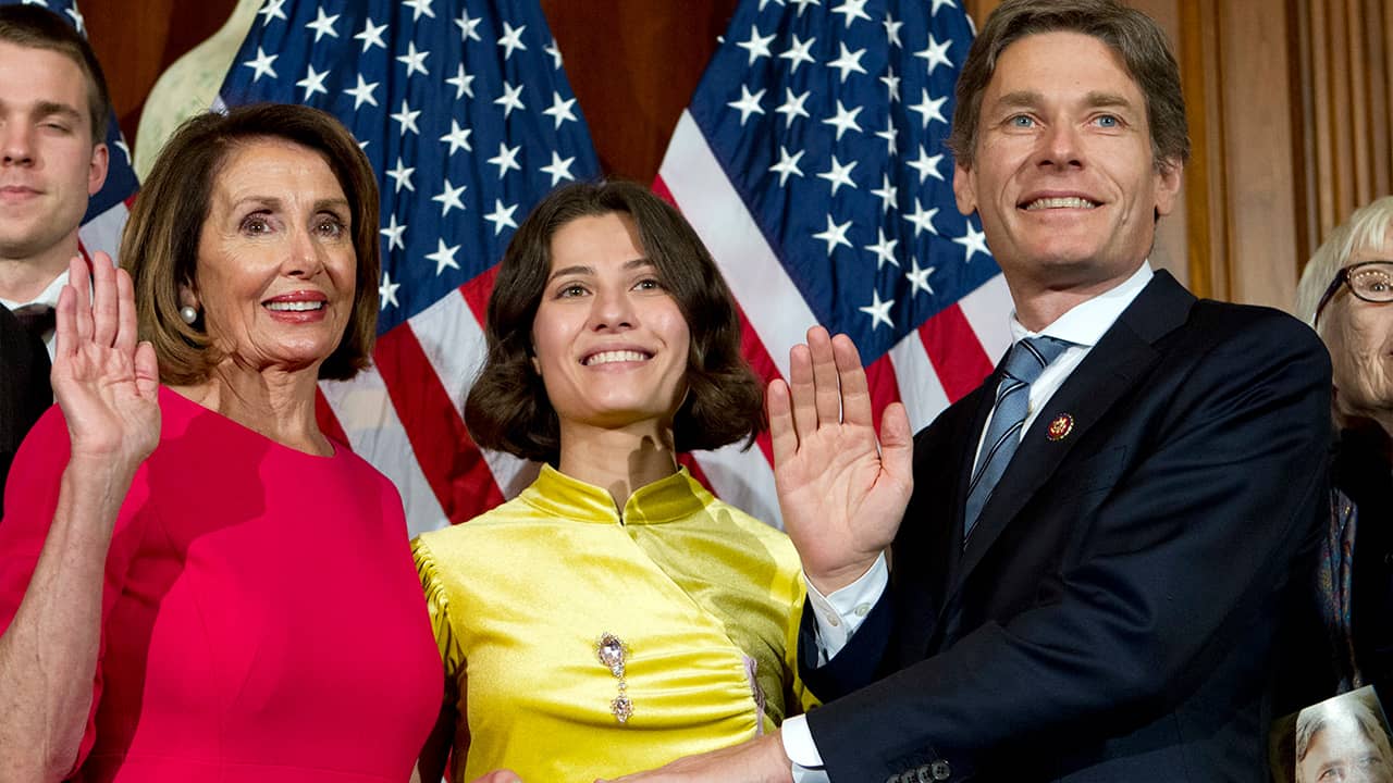 Photo of Nancy Pelosi and Rep. Tom Malinowski during a swearing-in ceremony