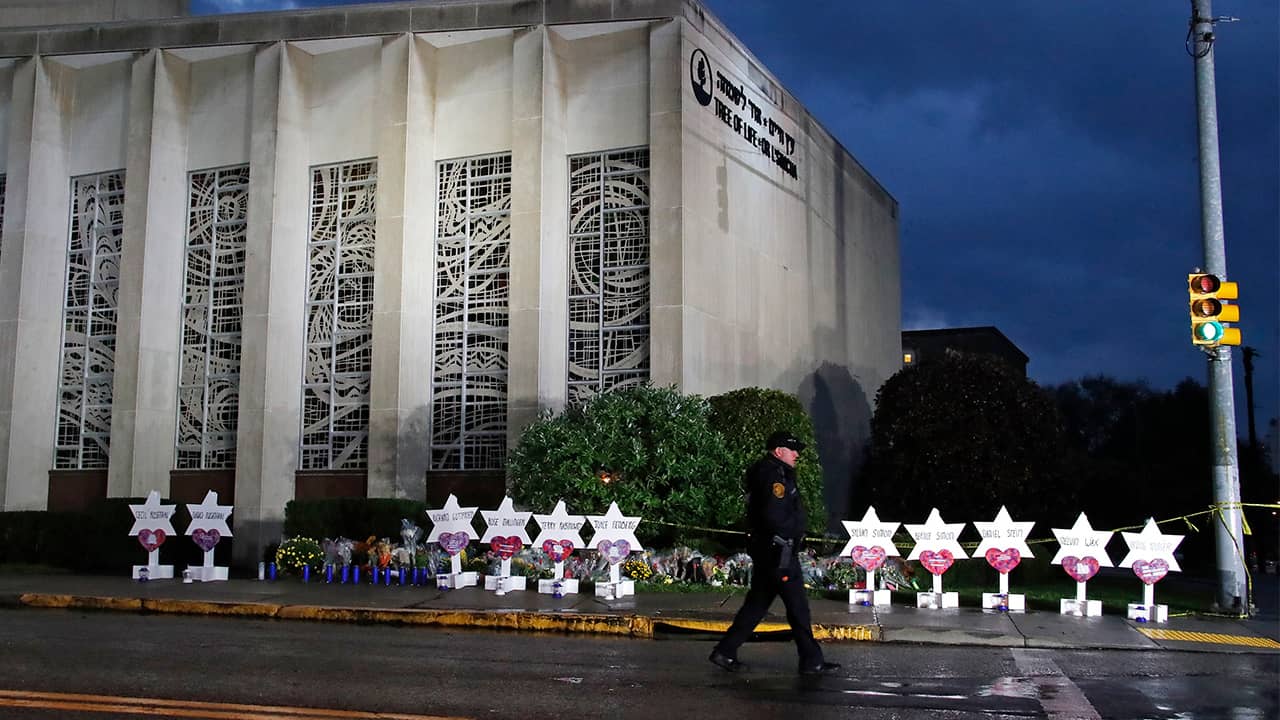 Photo of police officer outside of the Tree of Life Synagogue