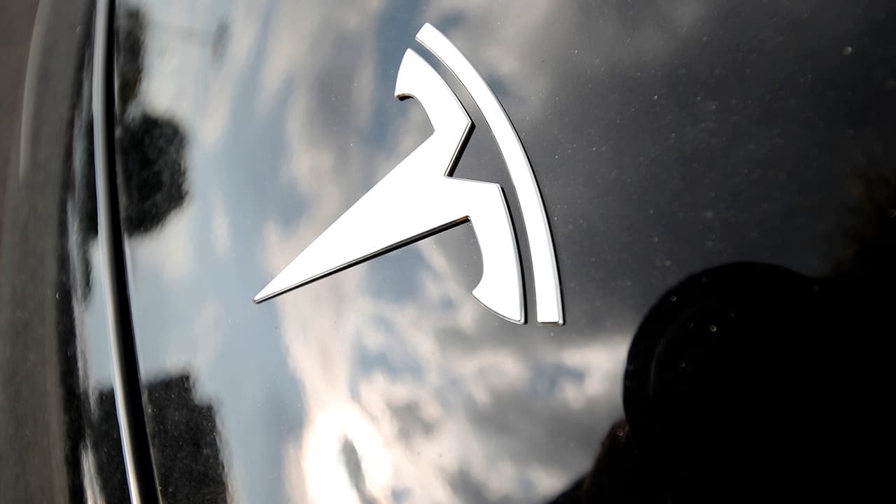 Photo of Tesla hood and logo