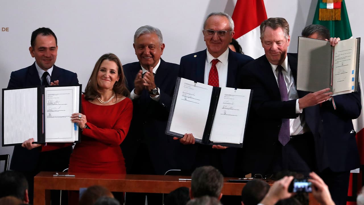 Photo of Mexico's Treasury Secretary Arturo Herrera, left, Deputy Prime Minister of Canada Chrystia Freeland, second left, Mexico's President Andres Manuel Lopez Obrador, center, Mexico's top trade negotiator Jesus Seade, second right, and U.S. Trade Representative Robert Lighthizer