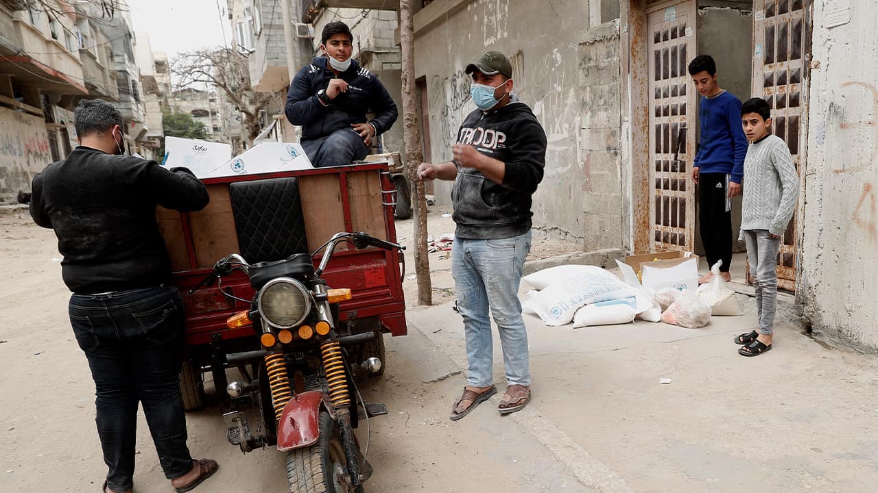 Photo of Palestinian workers delivering food 