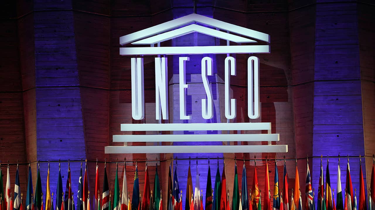 Photo of UNESCO logo during the 39th session
