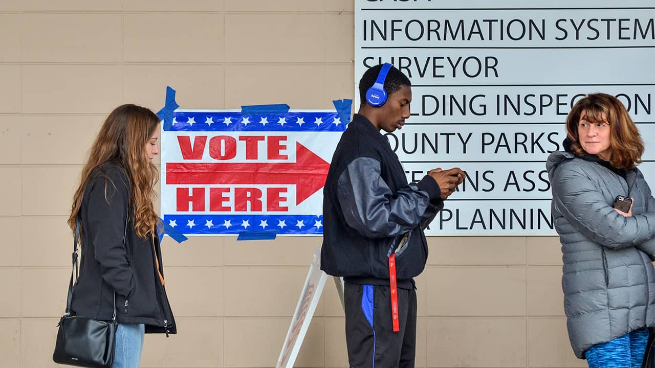 Photo of voters waiting in line to vote in the 2018 Midterm Election
