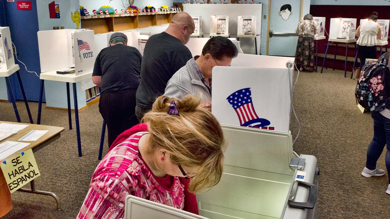 Photo of voters in Los Angeles