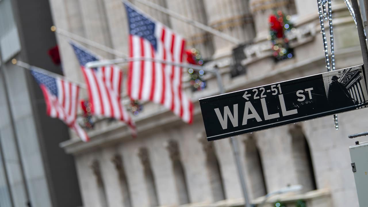 Photo of the Wall St. sign