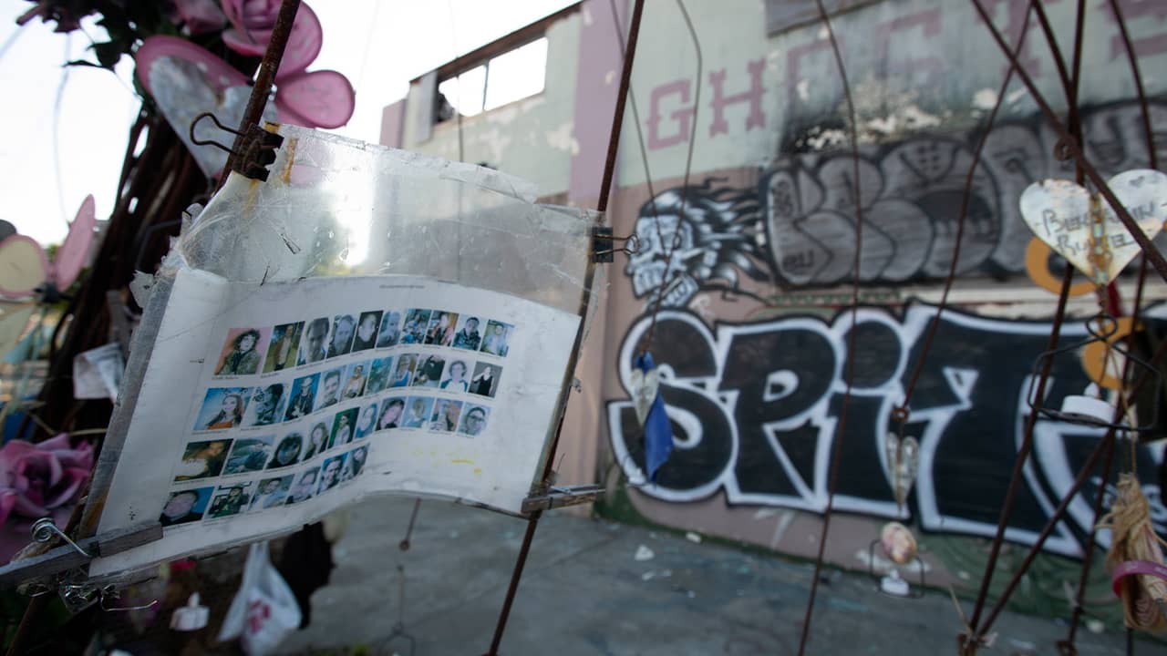 Photo of makeshift memorials to the victims of the Ghost Ship warehouse fire
