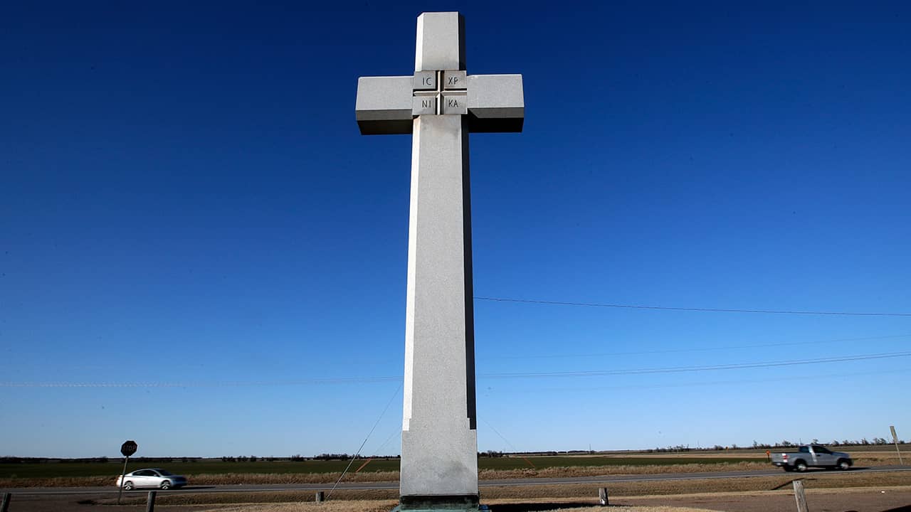 Photo of World War I cross memorial