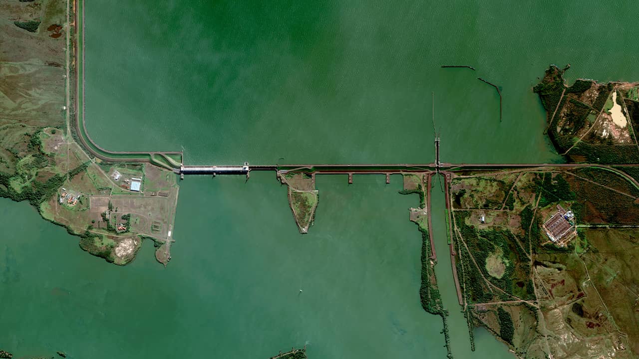 Photo of Yacyretá dam at the Parana River on the Argentina - Paraguay border